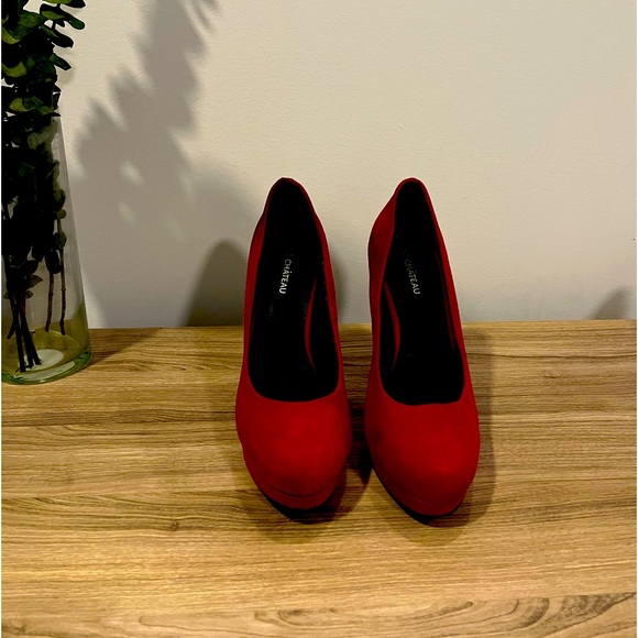Red platform heeled pumps - Picture 2 of 3
